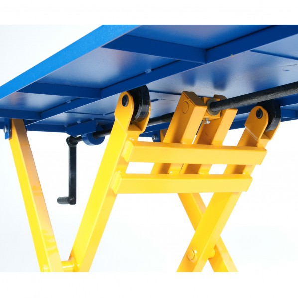 Table ?l?vatrice ? manivelle
