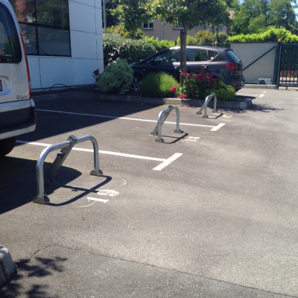 Barrière de parking acier