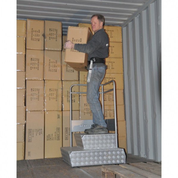 Marchepieds logistique à plateforme